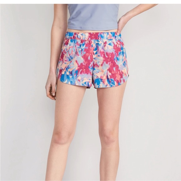 NWT OLD NAVY Mid-Rise StretchTech Dolphin-Hem Run Shorts for Women -- 3-in - Picture 3 of 7